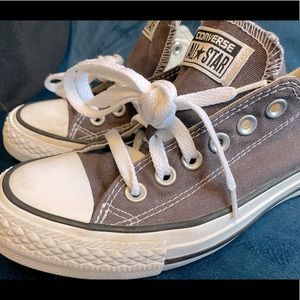 Unique purple-taupe Converse (Size 6.5 US)